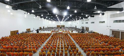 ภาพ No.8722:ประมวลภาพตักบาตรพระจอมเกล้าเจ้าคุณทหารลาดกระบัง 6 มิ.ย.2556