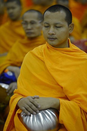 ภาพ No.8723:ประมวลภาพตักบาตรพระจอมเกล้าเจ้าคุณทหารลาดกระบัง 6 มิ.ย.2556