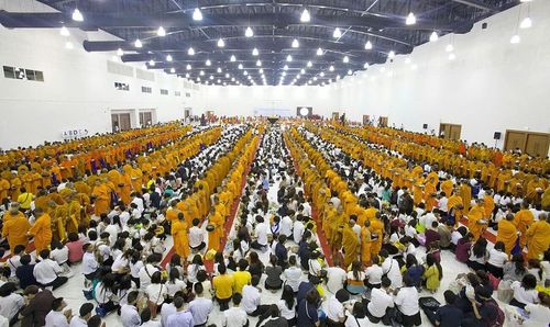 ภาพ No.8725:ประมวลภาพตักบาตรพระจอมเกล้าเจ้าคุณทหารลาดกระบัง 6 มิ.ย.2556