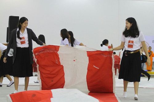 ภาพ No.8734:ประมวลภาพตักบาตรพระจอมเกล้าเจ้าคุณทหารลาดกระบัง 6 มิ.ย.2556