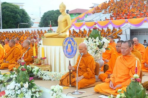 ภาพ No.8872:ประมวลภาพตักบาตรพระ 1,111 รูป มหาวิทยาลัยบูรพา