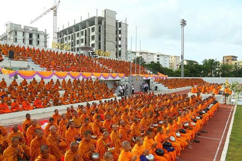 ภาพ No.8871:ประมวลภาพตักบาตรพระ 1,111 รูป มหาวิทยาลัยบูรพา