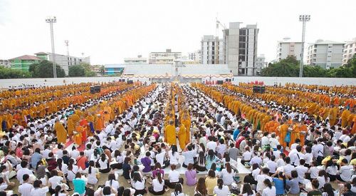 ภาพ No.8880:ประมวลภาพตักบาตรพระ 1,111 รูป มหาวิทยาลัยบูรพา