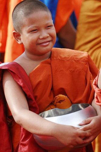 ภาพ No.8878:ประมวลภาพตักบาตรพระ 1,111 รูป มหาวิทยาลัยบูรพา