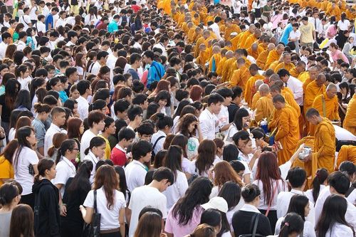 ภาพ No.8887:ประมวลภาพตักบาตรพระ 1,111 รูป มหาวิทยาลัยบูรพา