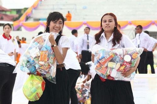 ภาพ No.8886:ประมวลภาพตักบาตรพระ 1,111 รูป มหาวิทยาลัยบูรพา