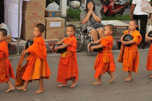 ภาพ No.8766:ประมวลภาพตักบาตรสมุทรปราการ พระ 11,111  รูป 