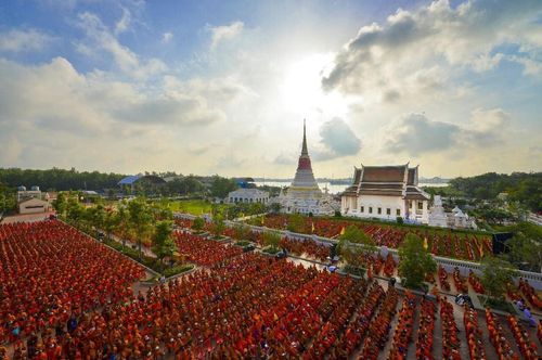 ภาพ No.8767:ประมวลภาพตักบาตรสมุทรปราการ พระ 11,111  รูป 