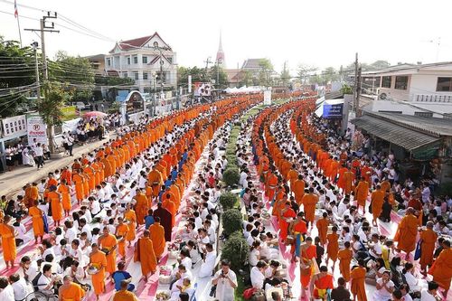 ภาพ No.8771:ประมวลภาพตักบาตรสมุทรปราการ พระ 11,111  รูป 