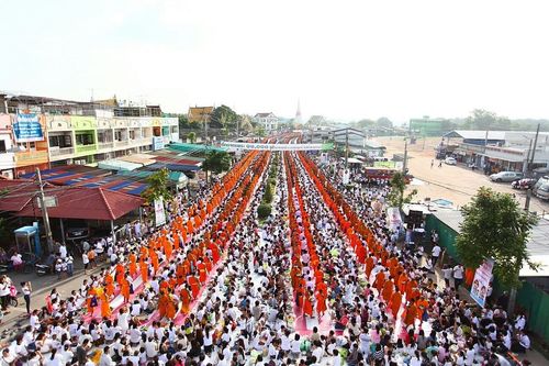 ภาพ No.8772:ประมวลภาพตักบาตรสมุทรปราการ พระ 11,111  รูป 