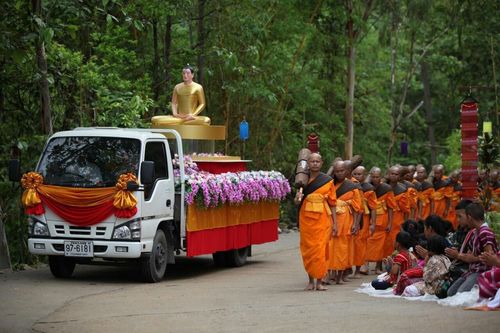 ภาพ No.8792:พิธีประดิษฐานองค์พระประธาน ณ วัดป่าหมาก อ.แม่ลาน้อย จ.แม่ฮ่องสอน