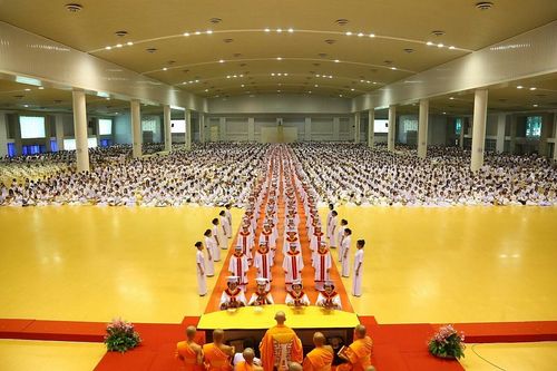 ภาพ No.8900:ประมวลภาพพิธีประสาทปริญญาบัตร DOU ปีการศึกษา 2556