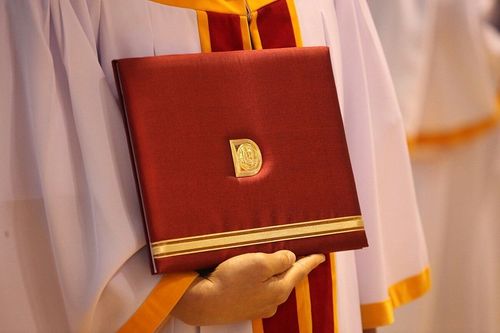 ภาพ No.8898:ประมวลภาพพิธีประสาทปริญญาบัตร DOU ปีการศึกษา 2556