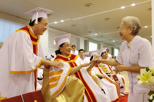 ภาพ No.8907:ประมวลภาพพิธีประสาทปริญญาบัตร DOU ปีการศึกษา 2556