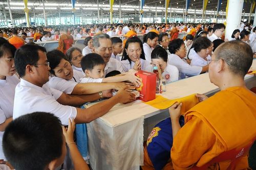 ภาพ No.9084:ประมวลภาพงานบุญวันสมาธิโลก 2556 ณ วัดพระธรรมกาย