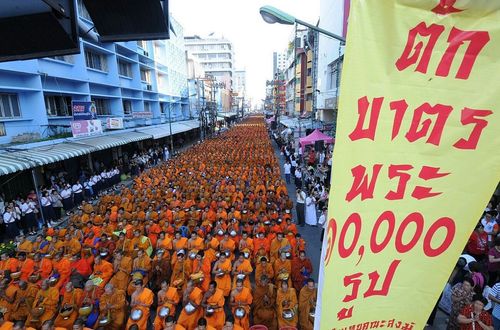 ประมวลภาพตักบาตรหาดใหญ่พระ 10,000 รูป วันที่ 18 สิงหาคม 2556