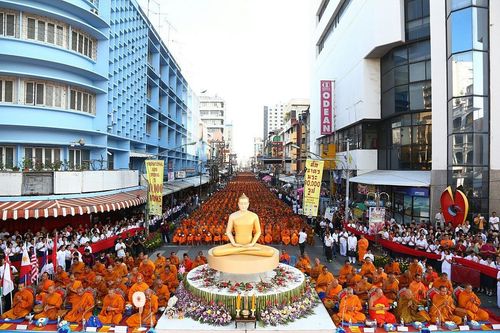 ภาพ No.9107:ประมวลภาพตักบาตรหาดใหญ่พระ 10,000 รูป วันที่ 18 สิงหาคม 2556