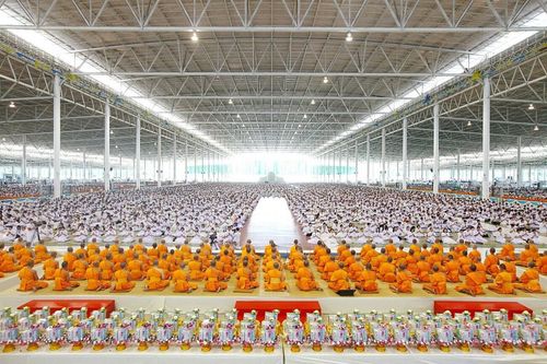 ภาพ No.9128:ประมวลภาพพิธีถวายกองทุนรักษาพระภิกษุ - สามเณรอาพาธ เนื่องในวันธรรมชัย2556