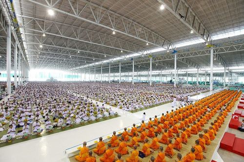 ประมวลภาพพิธีถวายกองทุนรักษาพระภิกษุ - สามเณรอาพาธ เนื่องในวันธรรมชัย2556