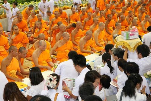 ภาพ No.9134:ประมวลภาพพิธีถวายกองทุนรักษาพระภิกษุ - สามเณรอาพาธ เนื่องในวันธรรมชัย2556