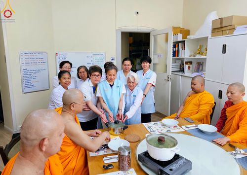 ภาพ No.82871:พิธีทอดผ้าป่าฉลองวัดพระธรรมกายนอร์ธสวีเดน  ในโอกาสสถาปนาครบรอบ 7 ปี  และพิธีวางแผ่นจารึกนามมงคล หน้าต่างบานทรัพย์ วันอาทิตย์ที่ 18 มิถุนายน พ.ศ.2566 ณ วัดพระธรรมกายนอร์ธสวีเดน ประเทศสวีเดน