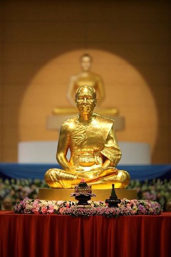 ภาพ No.9167:พิธีอัญเชิญรูปหล่อทองคำหลวงปู่ วันครูวิชชาธรรมกาย 2556