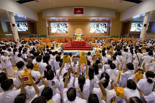 ภาพ No.9166:พิธีอัญเชิญรูปหล่อทองคำหลวงปู่ วันครูวิชชาธรรมกาย 2556