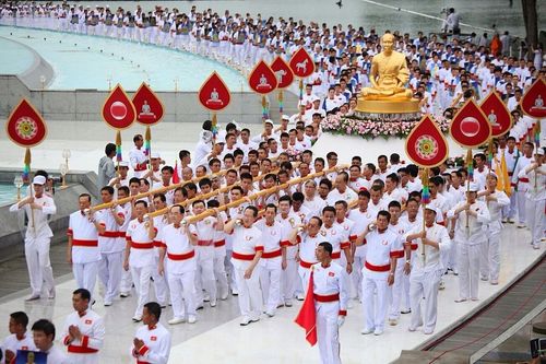 ภาพ No.9176:พิธีอัญเชิญรูปหล่อทองคำหลวงปู่ วันครูวิชชาธรรมกาย 2556