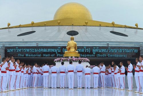 ภาพ No.9187:พิธีอัญเชิญรูปหล่อทองคำหลวงปู่ วันครูวิชชาธรรมกาย 2556