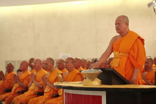 ภาพ No.9186:พิธีอัญเชิญรูปหล่อทองคำหลวงปู่ วันครูวิชชาธรรมกาย 2556