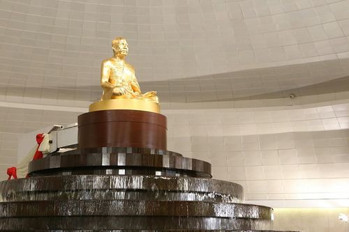 ภาพ No.9192:พิธีอัญเชิญรูปหล่อทองคำหลวงปู่ วันครูวิชชาธรรมกาย 2556