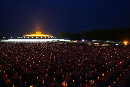 ภาพ No.9199:พิธีอัญเชิญรูปหล่อทองคำหลวงปู่ วันครูวิชชาธรรมกาย 2556