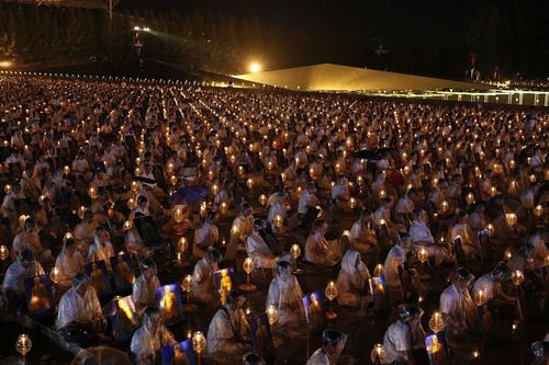 ภาพ No.9200:พิธีอัญเชิญรูปหล่อทองคำหลวงปู่ วันครูวิชชาธรรมกาย 2556