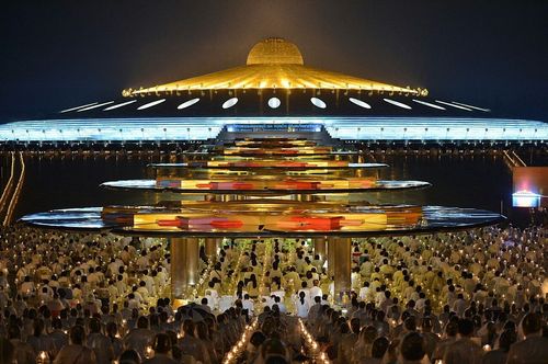 ภาพ No.9203:พิธีอัญเชิญรูปหล่อทองคำหลวงปู่ วันครูวิชชาธรรมกาย 2556