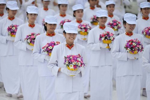 ภาพ No.9207:พิธีอัญเชิญรูปหล่อทองคำหลวงปู่ วันครูวิชชาธรรมกาย 2556