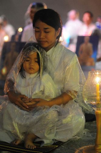 ภาพ No.9214:พิธีอัญเชิญรูปหล่อทองคำหลวงปู่ วันครูวิชชาธรรมกาย 2556