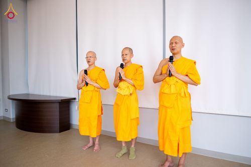 ภาพ No.324793:วันอังคารที่ 21 เมษายน พ.ศ.2569  หลวงพ่อทัตตชีโว รองเจ้าอาวาสวัดพระธรรมกาย ถวายการต้อนรับและปฏิสันถารคณะสงฆ์จากประเทศเวียดนาม