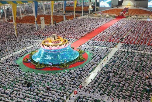 พิธีหล่อรูปเหมือนหลวงปู่วัดปากน้ำด้วยทองคำ องค์ที่ 7