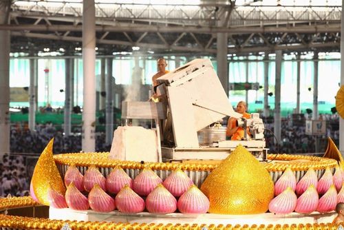 ภาพ No.9344:พิธีหล่อรูปเหมือนหลวงปู่วัดปากน้ำด้วยทองคำ องค์ที่ 7