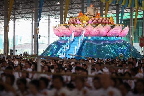 ภาพ No.9352:พิธีหล่อรูปเหมือนหลวงปู่วัดปากน้ำด้วยทองคำ องค์ที่ 7