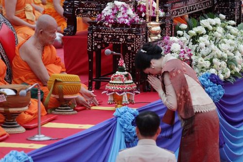 ภาพ No.9229:“ตักบาตรมิตรภาพไทย-ลาว” เนื่องในวันออกพรรษา 2556