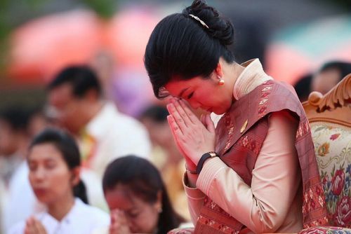 ภาพ No.9228:“ตักบาตรมิตรภาพไทย-ลาว” เนื่องในวันออกพรรษา 2556