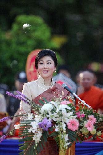 ภาพ No.9233:“ตักบาตรมิตรภาพไทย-ลาว” เนื่องในวันออกพรรษา 2556