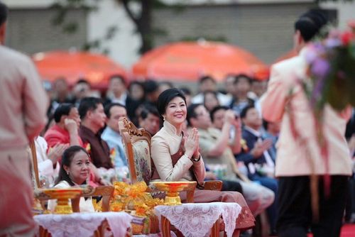 ภาพ No.9238:“ตักบาตรมิตรภาพไทย-ลาว” เนื่องในวันออกพรรษา 2556