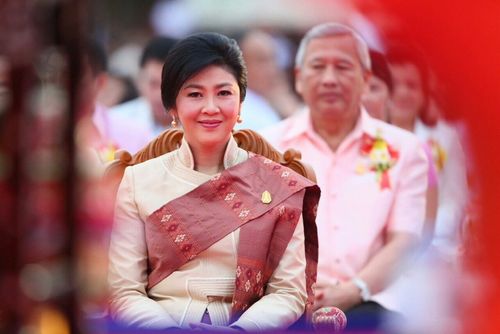 ภาพ No.9239:“ตักบาตรมิตรภาพไทย-ลาว” เนื่องในวันออกพรรษา 2556