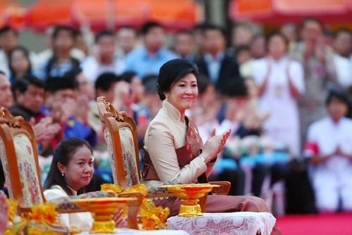 ภาพ No.9237:“ตักบาตรมิตรภาพไทย-ลาว” เนื่องในวันออกพรรษา 2556