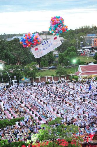 ภาพ No.9246:“ตักบาตรมิตรภาพไทย-ลาว” เนื่องในวันออกพรรษา 2556