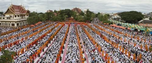 ภาพ No.9258:“ตักบาตรมิตรภาพไทย-ลาว” เนื่องในวันออกพรรษา 2556