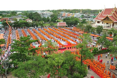 ภาพ No.9260:“ตักบาตรมิตรภาพไทย-ลาว” เนื่องในวันออกพรรษา 2556