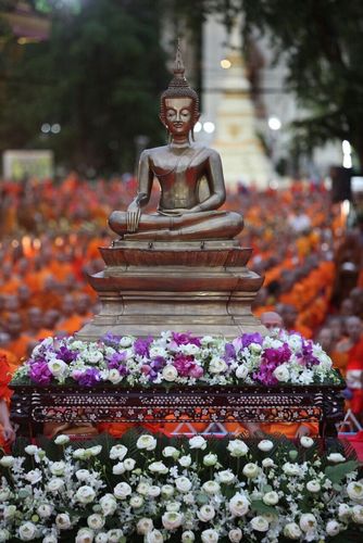 ภาพ No.9262:“ตักบาตรมิตรภาพไทย-ลาว” เนื่องในวันออกพรรษา 2556